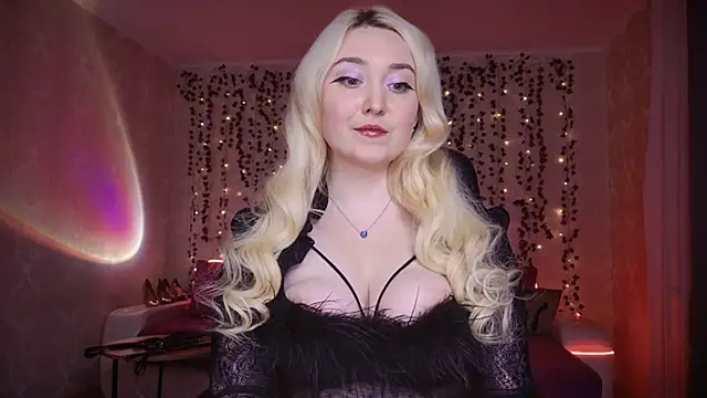 Snapshot of AllisonBlack_ chatting on October 8, 2025, 8:31 pm AllisonBlack  online show from October 8, 2025, 8:31 pm