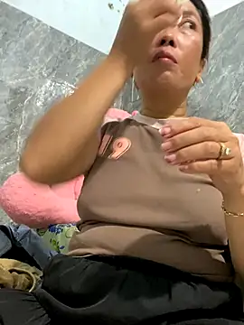 Snapshot of Linaannn chatting on September 24, 2025, 11:50 am Linaannn online show from September 24, 2025, 11:50 am