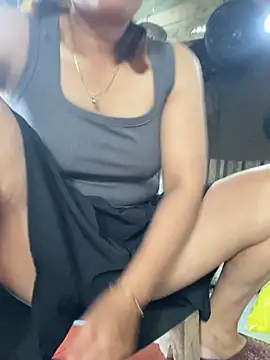 Snapshot of Linaannn chatting on October 6, 2025, 2:13 am Linaannn online show from October 6, 2025, 2:13 am