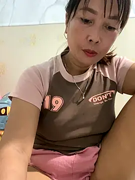 Snapshot of Linaannn chatting on September 19, 2025, 12:25 am Linaannn online show from September 19, 2025, 12:25 am