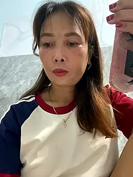 Snapshot of Linaannn chatting on September 30, 2025, 10:49 pm Linaannn online show from September 30, 2025, 10:49 pm