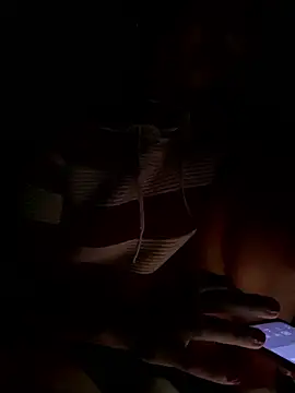 Snapshot of Linaannn chatting on October 4, 2025, 11:28 pm Linaannn online show from October 4, 2025, 11:28 pm