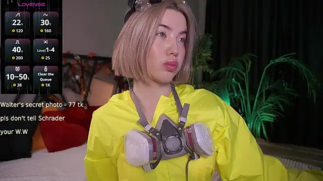 Snapshot of LindaThacker chatting on October 30, 2025, 4:44 am LindaThacker online show from October 30, 2025, 4:44 am