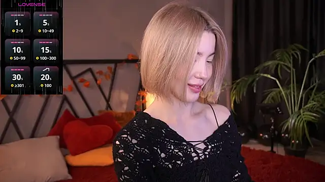 LindaThacker online show from November 13, 2025, 4:27 am