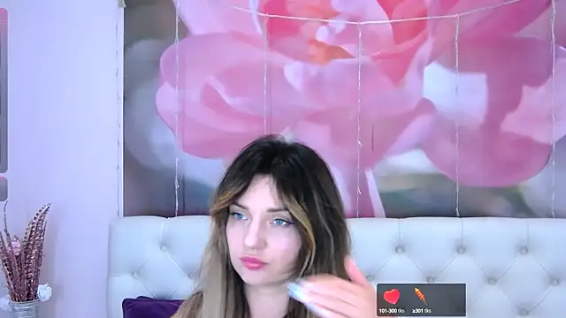 Snapshot of VioletUmi chatting on September 20, 2025, 9:25 am VioletUmi online show from September 20, 2025, 9:25 am