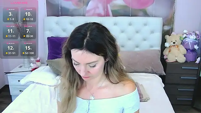 Snapshot of VioletUmi chatting on September 23, 2025, 7:59 am VioletUmi online show from September 23, 2025, 7:59 am