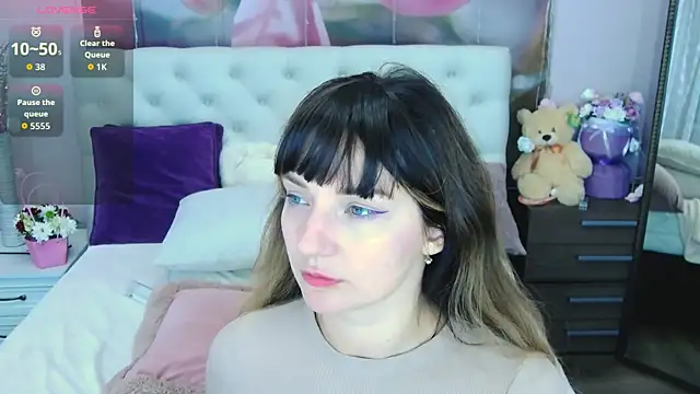 Snapshot of VioletUmi chatting on September 30, 2025, 8:09 am VioletUmi online show from September 30, 2025, 8:09 am