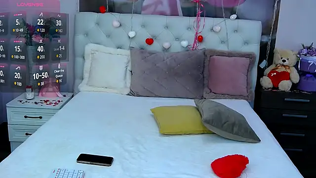 VioletUmi online show from February 4, 2025, 9:07 am