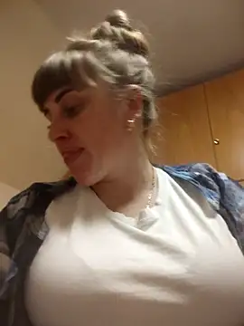 Snapshot of CoddessCrystal chatting on February 22, 2026, 7:04 pm CoddessCrystal online show from February 22, 2026, 7:04 pm