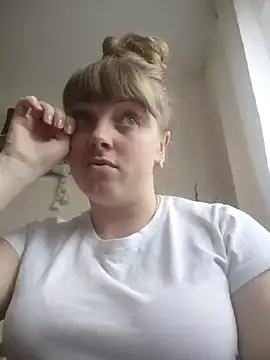 Snapshot of CoddessCrystal chatting on February 12, 2026, 9:09 am CoddessCrystal online show from February 12, 2026, 9:09 am