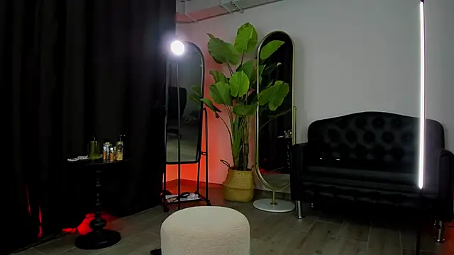 OmeliaDior online show from December 2, 2025, 3:47 pm