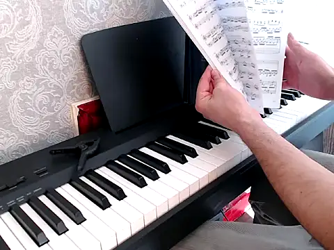 Snapshot of MrStraightDik chatting on February 25, 2025, 12:49 pm MrStraightDik online show from February 25, 2025, 12:49 pm