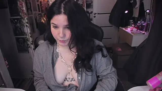 Snapshot of Diasporaaa chatting on October 29, 2025, 8:30 pm Diasporaaa online show from October 29, 2025, 8:30 pm