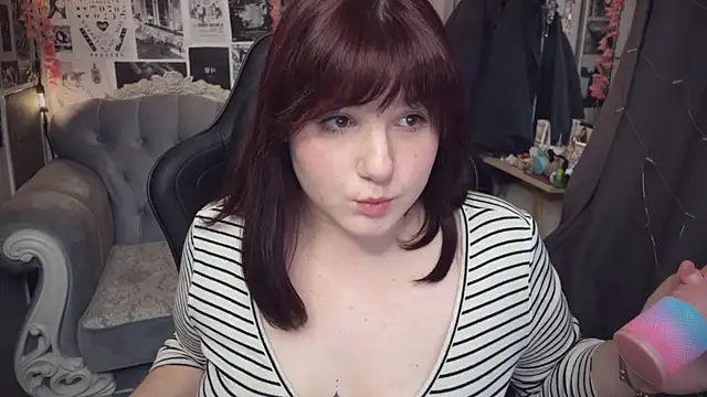 Snapshot of Diasporaaa chatting on February 3, 2025, 6:49 pm Diasporaaa online show from February 3, 2025, 6:49 pm