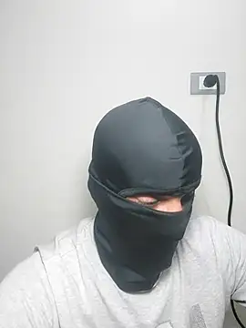 Snapshot of Nisreenn chatting on September 28, 2025, 8:05 pm Nisreenn online show from September 28, 2025, 8:05 pm