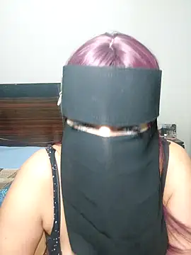 Snapshot of Nisreenn chatting on October 13, 2025, 9:05 pm Nisreenn online show from October 13, 2025, 9:05 pm