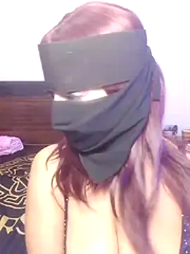 Snapshot of Nisreenn chatting on October 28, 2025, 7:18 am Nisreenn online show from October 28, 2025, 7:18 am