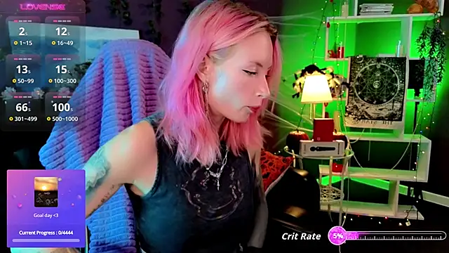 Snapshot of _HelenCarter chatting on October 27, 2025, 8:32 pm  HelenCarter online show from October 27, 2025, 8:32 pm