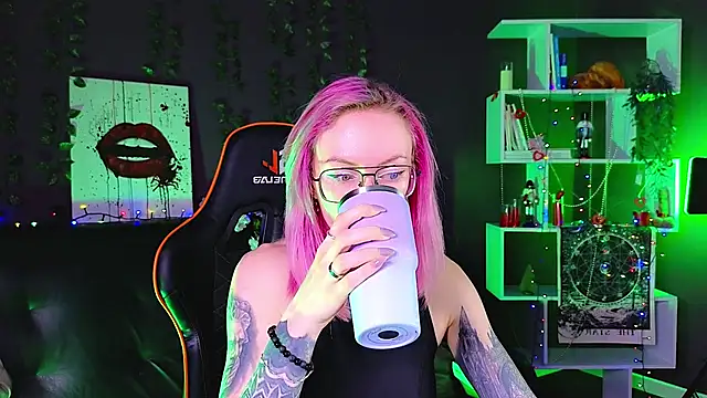 Snapshot of _HelenCarter chatting on March 8, 2025, 8:57 pm  HelenCarter online show from March 8, 2025, 8:57 pm