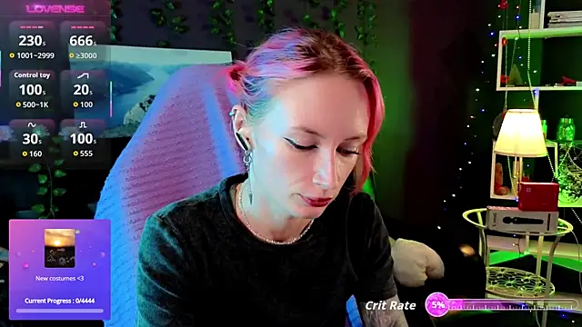 Snapshot of _HelenCarter chatting on October 16, 2025, 8:28 pm  HelenCarter online show from October 16, 2025, 8:28 pm