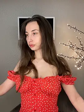 Polli Kiss online show from June 1, 2026, 6:29 pm
