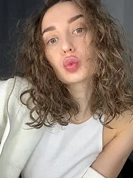 Polli Kiss online show from February 8, 2025, 9:25 pm