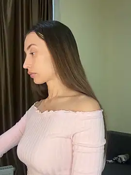 Polli Kiss online show from September 30, 2025, 2:45 pm