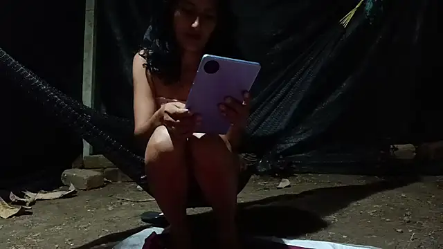 AdelinaMiran90 online show from July 6, 2026, 4:52 am