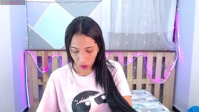 Lina10 online show from February 17, 2025, 6:39 pm