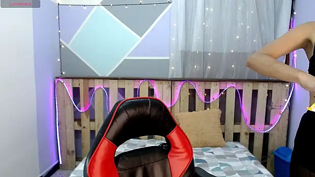 Lina10 online show from February 26, 2025, 7:32 pm