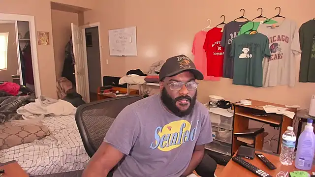 MrChuckDailyXXX online show from November 5, 2025, 2:53 pm