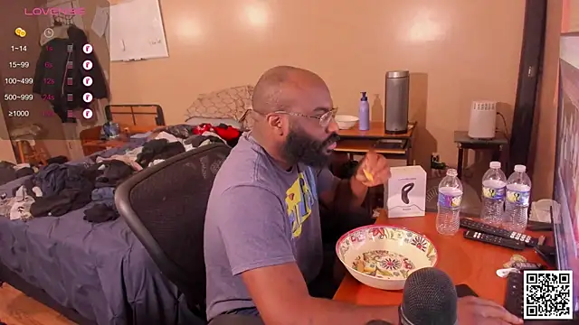 MrChuckDailyXXX online show from December 12, 2024, 11:25 pm