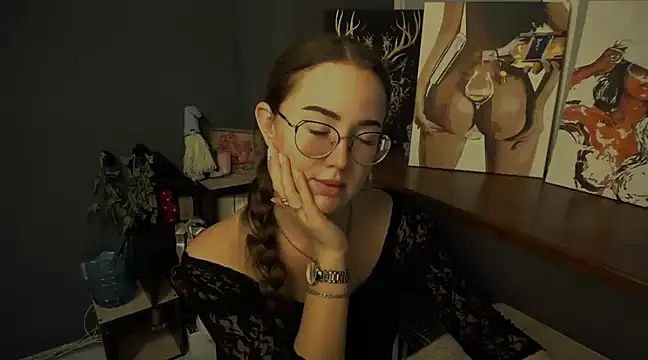 luxie milady online show from March 7, 2025, 2:56 pm