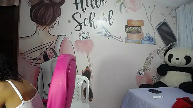 Snapshot of EMMA_SWEETT1 chatting on September 30, 2025, 6:36 pm EMMA SWEETT1 online show from September 30, 2025, 6:36 pm