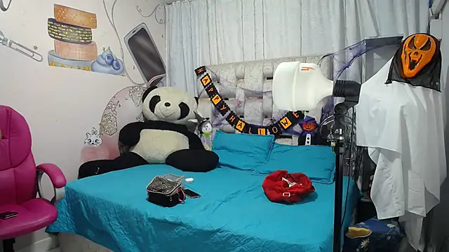 Snapshot of EMMA_SWEETT1 chatting on October 30, 2025, 1:09 pm EMMA SWEETT1 online show from October 30, 2025, 1:09 pm