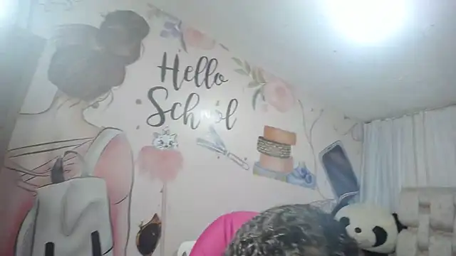 Snapshot of EMMA_SWEETT1 chatting on September 29, 2025, 12:33 pm EMMA SWEETT1 online show from September 29, 2025, 12:33 pm