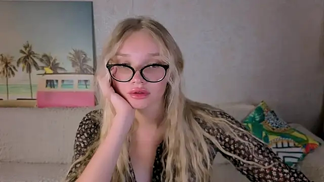 Snapshot of BoysLoveBlondee chatting on September 29, 2025, 8:10 am BoysLoveBlondee online show from September 29, 2025, 8:10 am