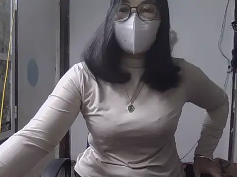 Snapshot of JuliaCiona chatting on November 18, 2025, 3:54 am JuliaCiona online show from November 18, 2025, 3:54 am