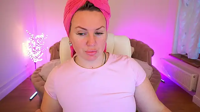 KiraCandyS online show from February 15, 2026, 2:27 pm