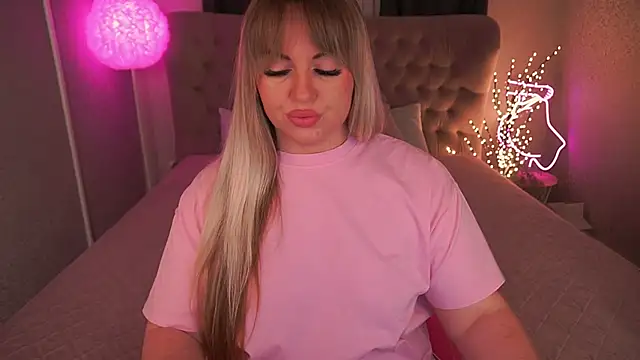 KiraCandyS online show from March 3, 2025, 8:43 pm
