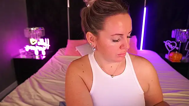 KiraCandyS online show from November 15, 2025, 3:21 am