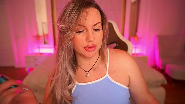 KiraCandyS online show from February 8, 2026, 10:18 pm