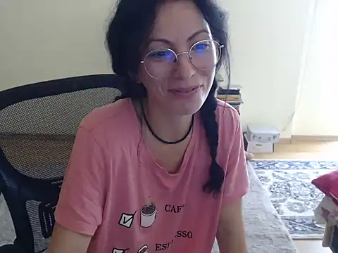 Emmatoo online show from October 16, 2025, 9:39 am