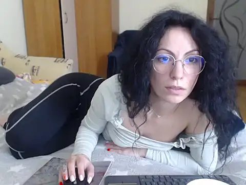 Snapshot of Emmatoo chatting on February 27, 2026, 12:38 pm Emmatoo online show from February 27, 2026, 12:38 pm