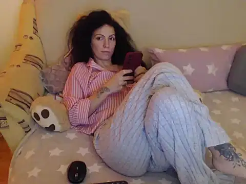 Snapshot of Emmatoo chatting on February 5, 2026, 5:20 pm Emmatoo online show from February 5, 2026, 5:20 pm