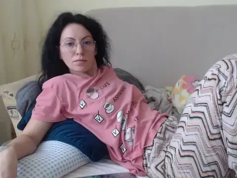 Snapshot of Emmatoo chatting on February 24, 2026, 7:42 am Emmatoo online show from February 24, 2026, 7:42 am