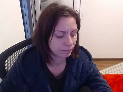 Snapshot of Emmatoo chatting on March 3, 2026, 8:49 pm Emmatoo online show from March 3, 2026, 8:49 pm