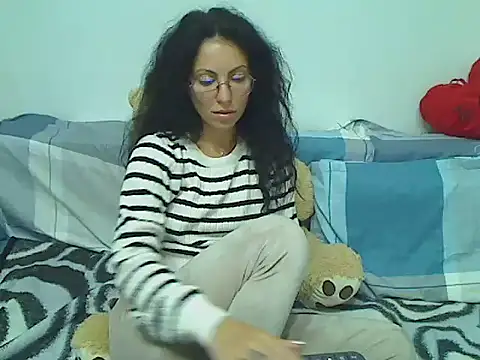 Emmatoo online show from April 9, 2026, 9:43 pm