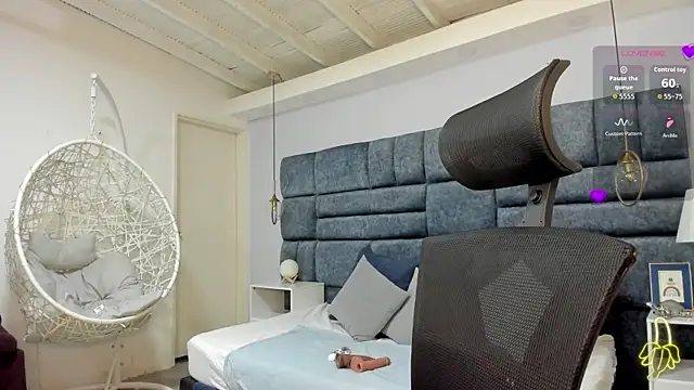 sofia samuels online show from November 20, 2025, 3:51 am