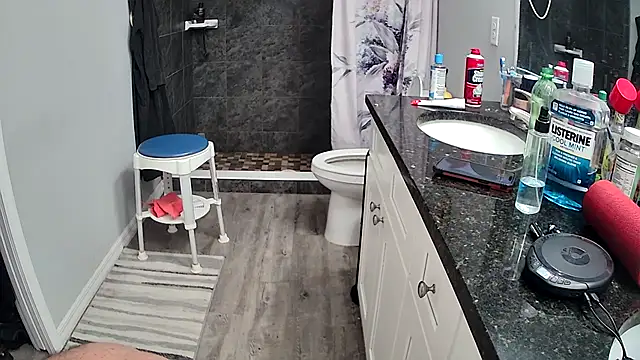 Snapshot of lou63ponce chatting on October 2, 2025, 5:49 pm lou63ponce online show from October 2, 2025, 5:49 pm